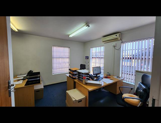 500M² WAREHOUSE TO LET IN SPARTAN